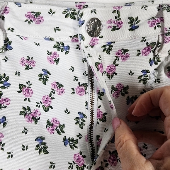 MADDEN NYC FLORAL SHORTS - Picture 3 of 7